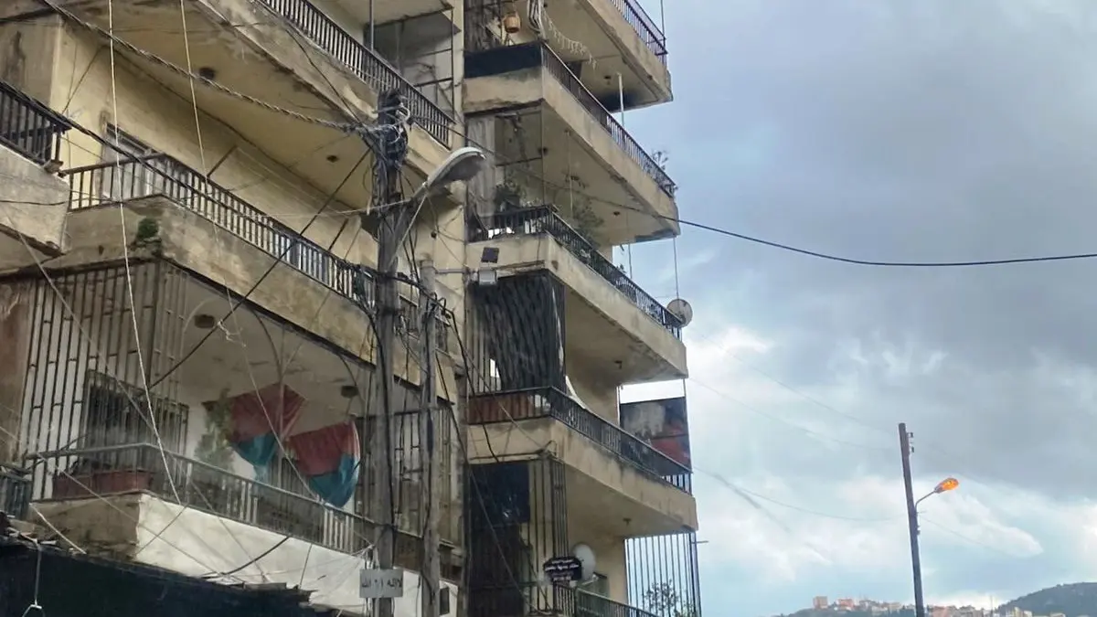 إخلاء مبنيين في بخعون معرضين لخطر السقوط