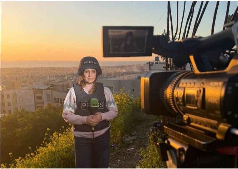 بين المهنة والعاطفة… الصحافيات الميدانيات في الخطوط الأمامية