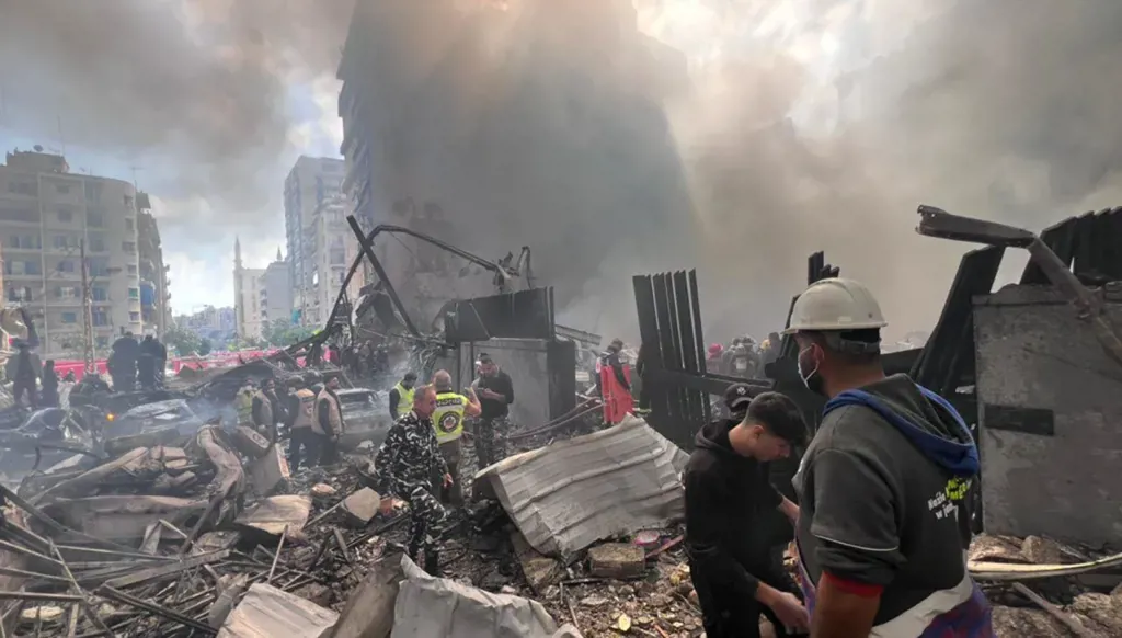 “لحظات تحبس الأنفاس”… طفلة لبنانية تُوثق الغارات الإسرائيلية على بيروت بهاتفها!