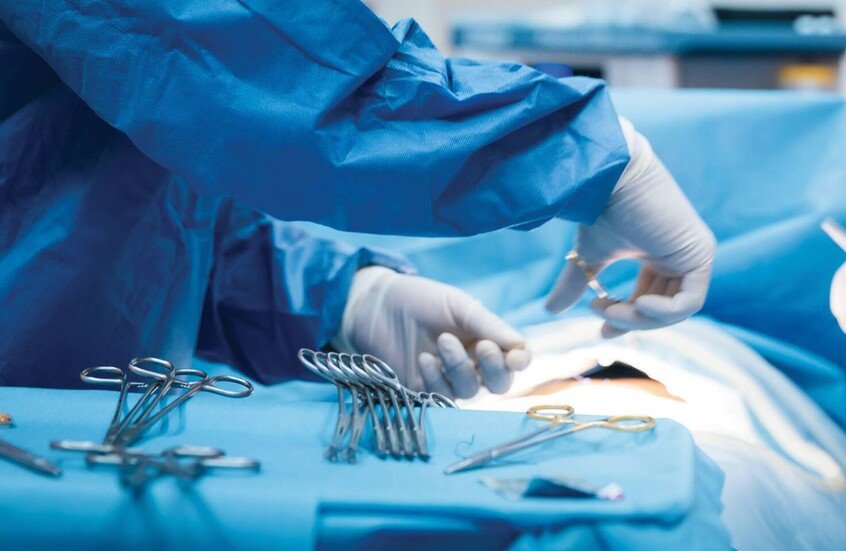 بالصور _إنجاز طبي نادر لجراح مصري يعيد ملامح وجه فتاة من غزة