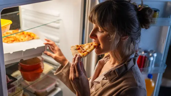 توقيت العشاء.. عامل حاسم للهضم ونوم هادئ