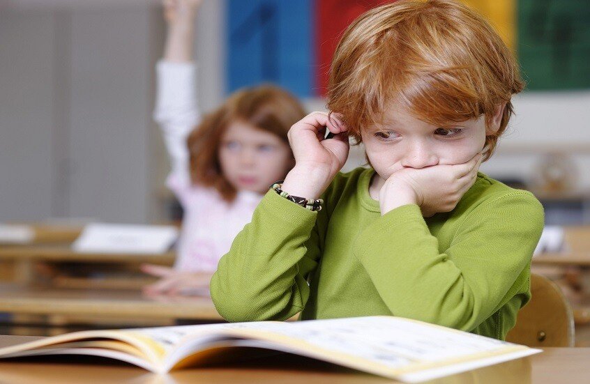 لماذا قد تضر مقارنة طفلك بالآخرين أكثر مما تفيده؟