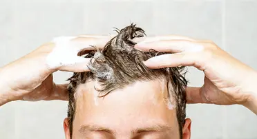 معلومة مغلوطة حول غسل الشعر